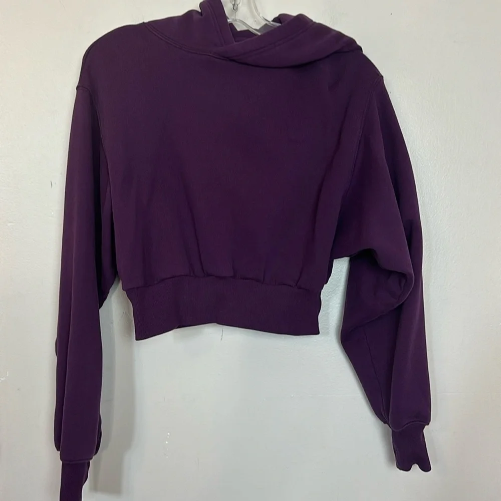 Aritzia TNA Cozy AF Fleece Perfect Shrunken Cropped Hoodie in Plum Purple - Picture 2 of 12